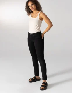 Hot Basic Jeans - Clean Wash Damen Jeans